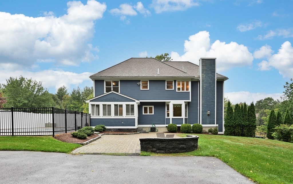 2 Tallyshire Road Groveland, MA 01834 - Photo 4 of 41 Gallery Image 4