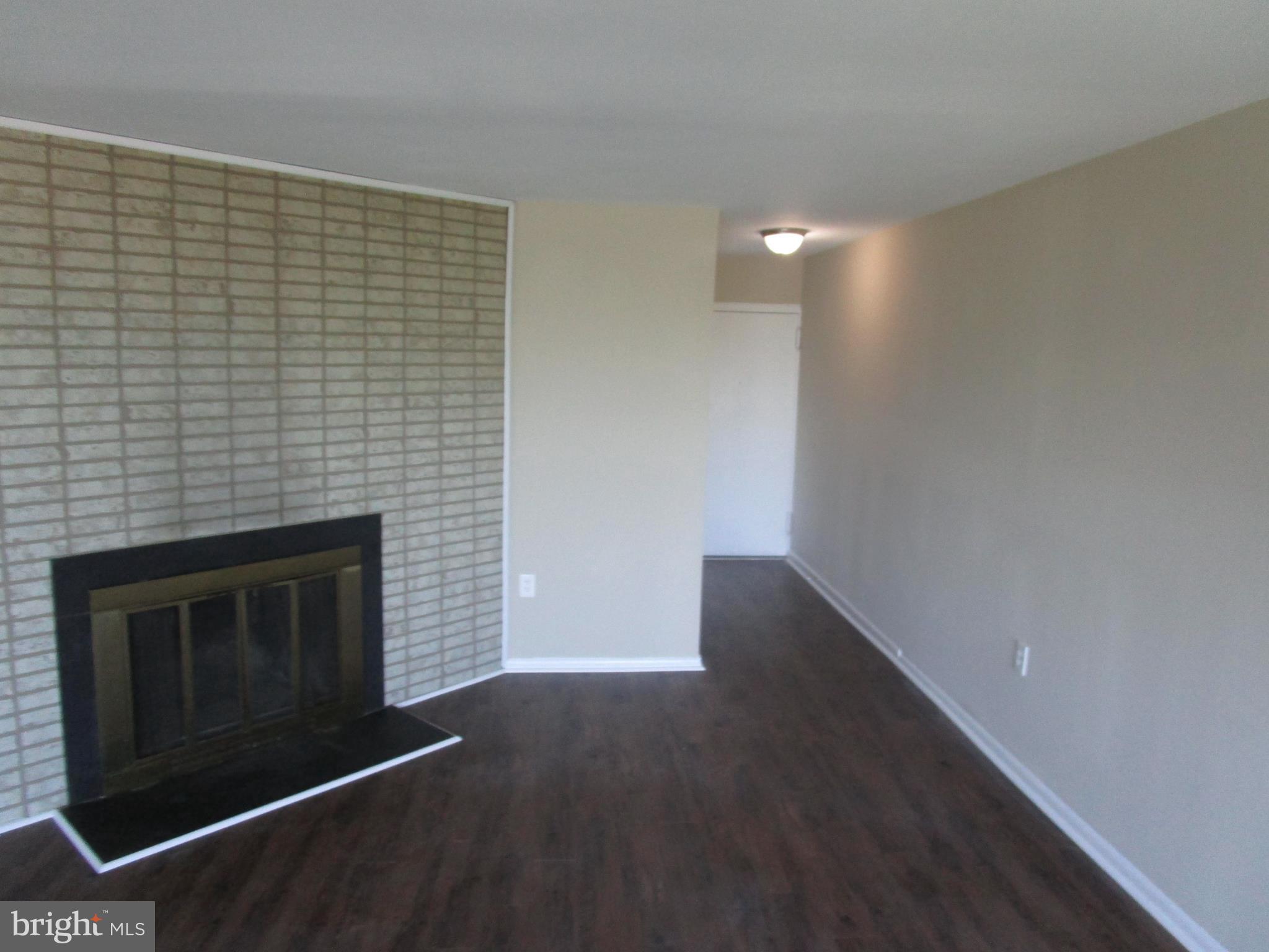 8669 Greenbelt Road, Unit 202 Greenbelt, MD 20770 - Photo 3 of 14 LIVING ROOM