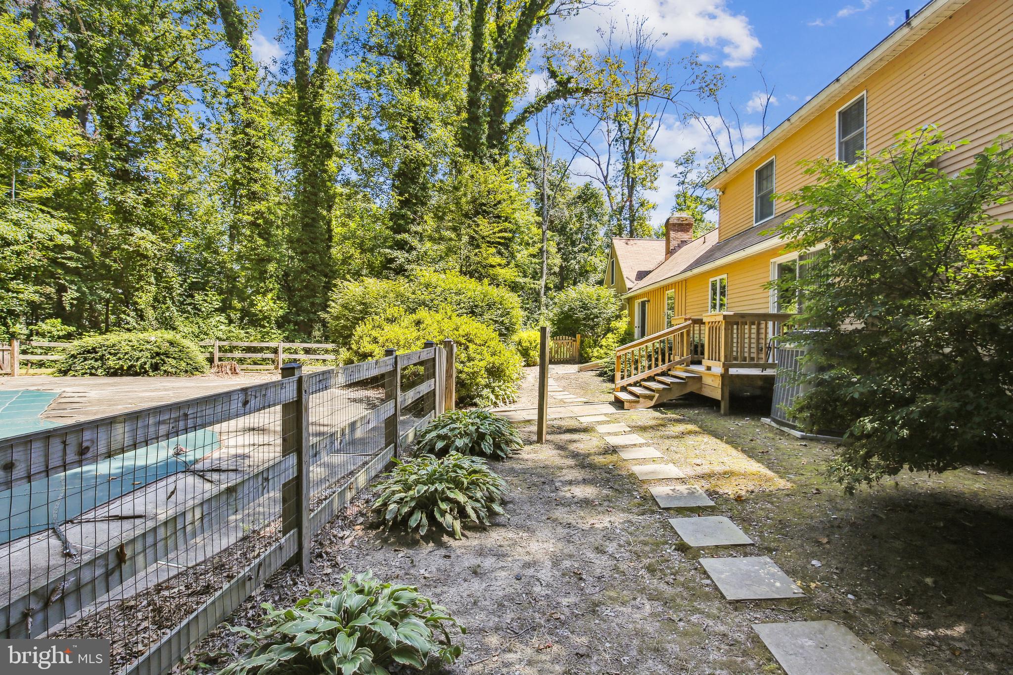 24304 Hipsley Mill Road Gaithersburg, MD 20882 - Photo 7 of 92 Gallery Image 7