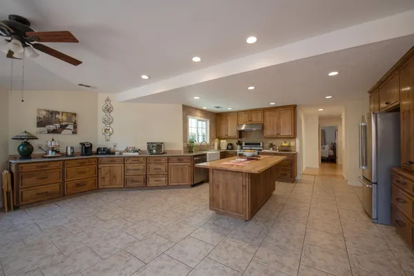 $714,900 | 3900 West Allen Court, Visalia, CA 93291