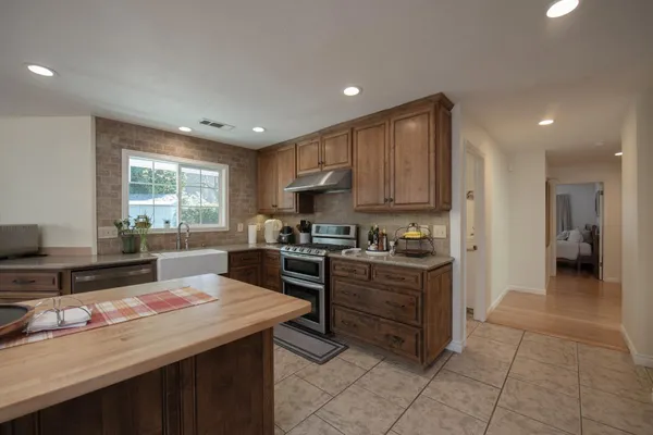 $714,900 | 3900 West Allen Court, Visalia, CA 93291