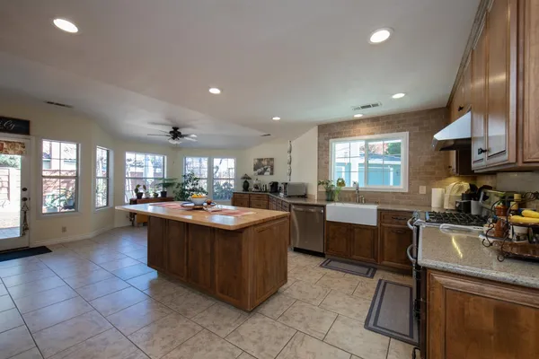 $714,900 | 3900 West Allen Court, Visalia, CA 93291