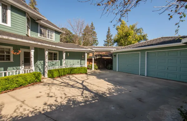 $714,900 | 3900 West Allen Court, Visalia, CA 93291