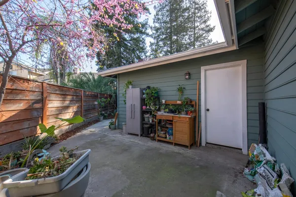 $709,900 | 3900 West Allen Court, Visalia, CA 93291