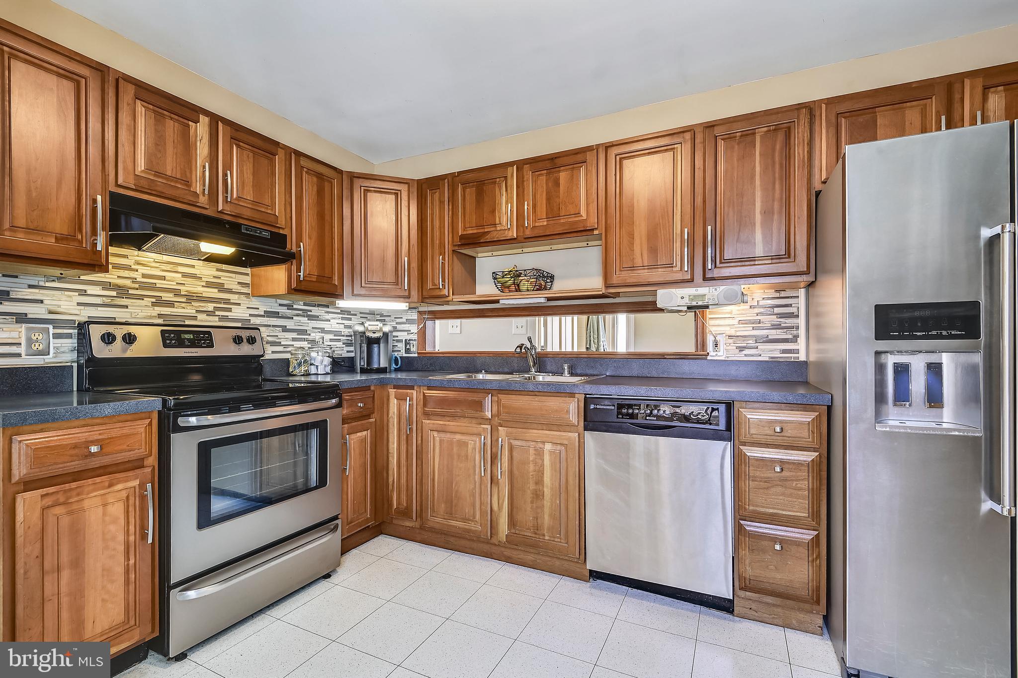 21 Dungarrie Road Baltimore, MD 21228 - Photo 7 of 32 Gourmet kitchen