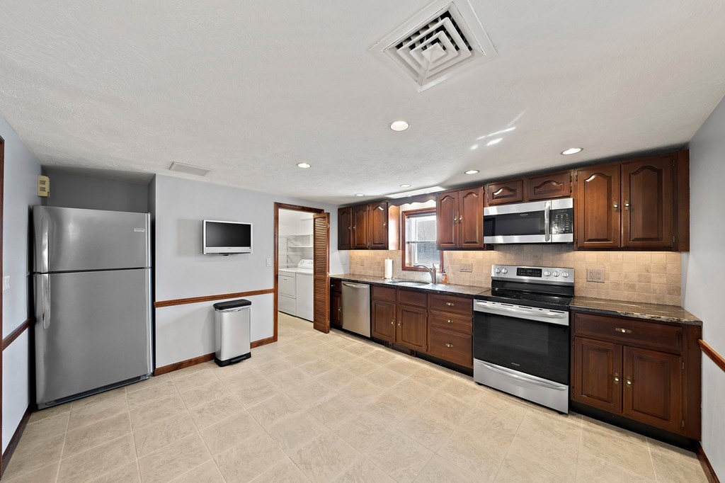 66 Broadway Hanover, MA 02339 - Photo 24 of 42