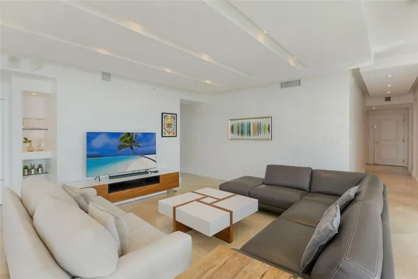 $5,750 | 3101 South Ocean Drive, Unit 902, Hollywood, FL 33019