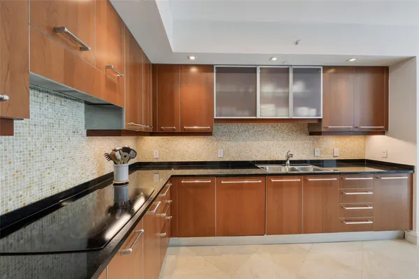 $5,750 | 3101 South Ocean Drive, Unit 902, Hollywood, FL 33019