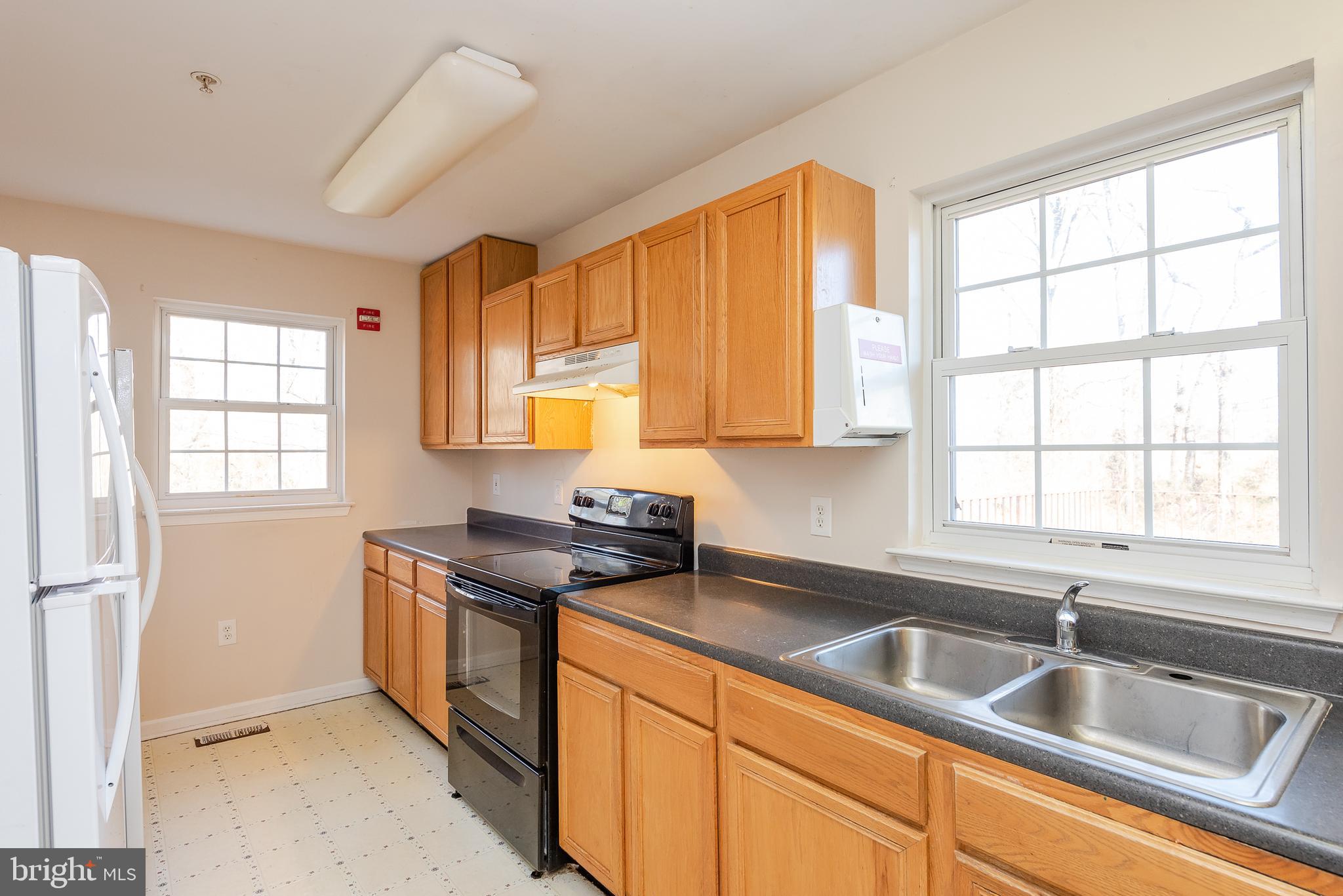 54 Magothy Beach Road Pasadena, MD 21122 - Photo 14 of 43 Kitchen