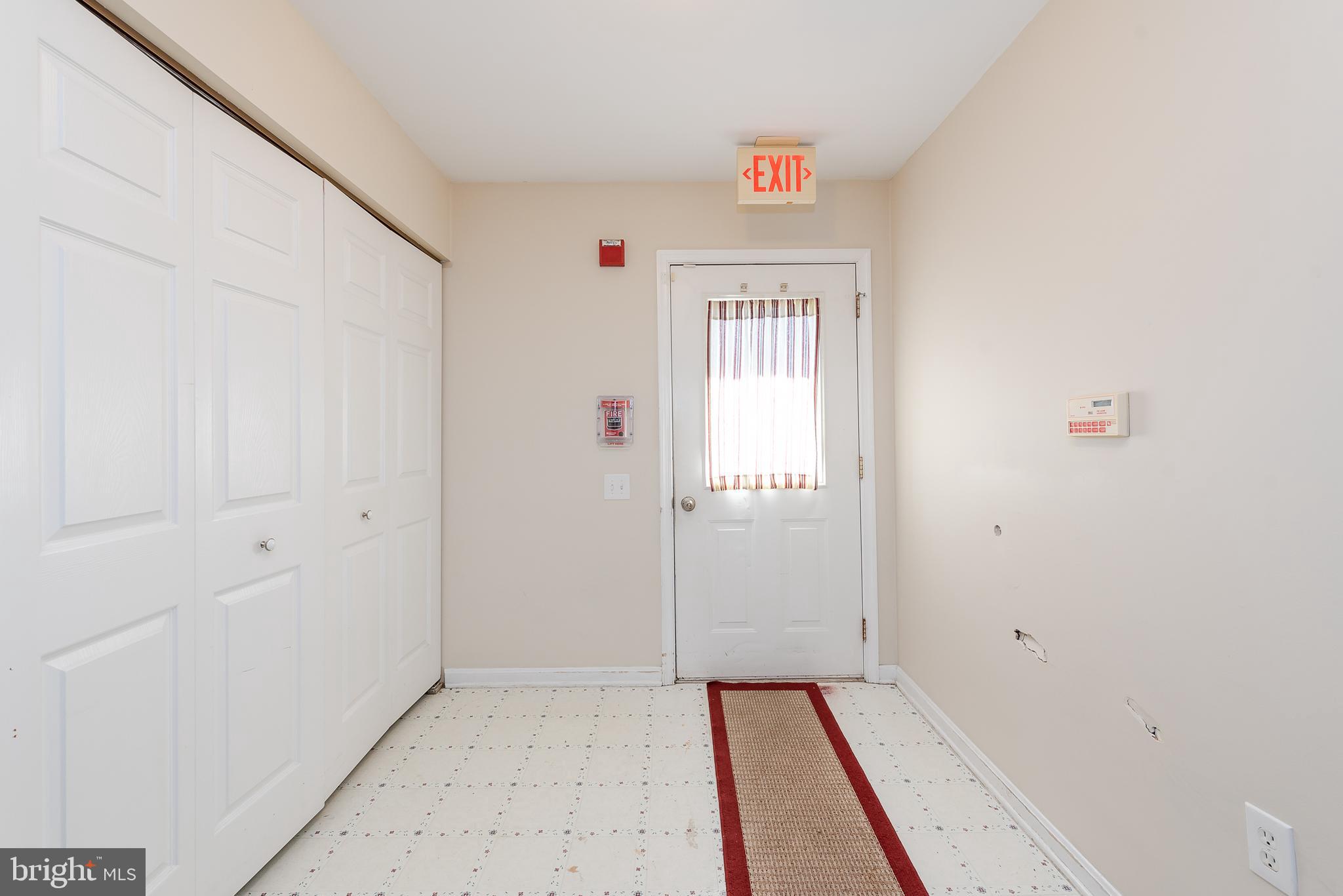 54 Magothy Beach Road Pasadena, MD 21122 - Photo 4 of 43 Foyer