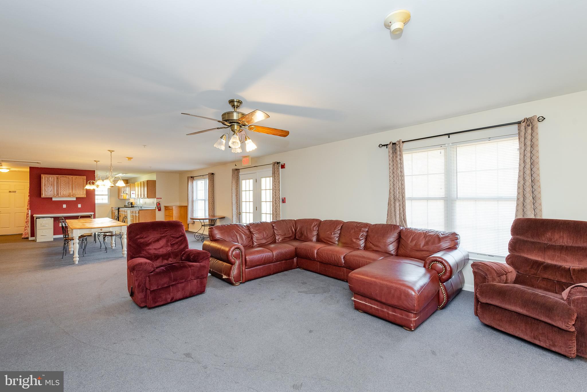 54 Magothy Beach Road Pasadena, MD 21122 - Photo 8 of 43 Living Room