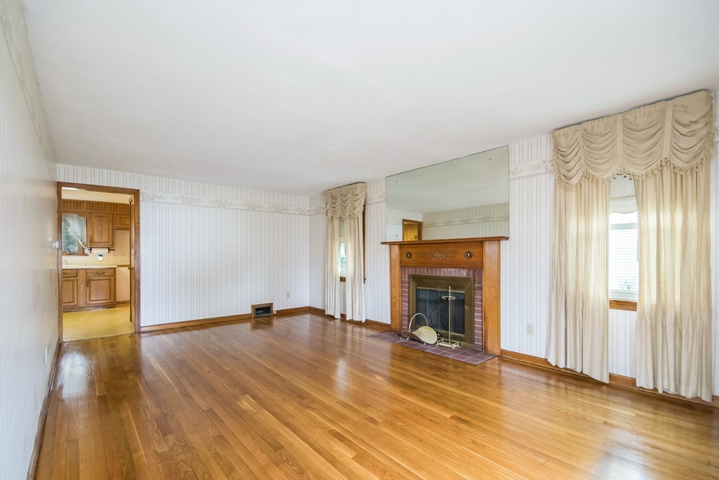 37 Bray Street Springfield, MA 01104 - Photo 6 of 27 Gallery Image 6