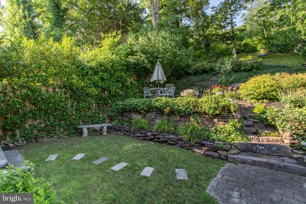 a view of a house with a yard and plants