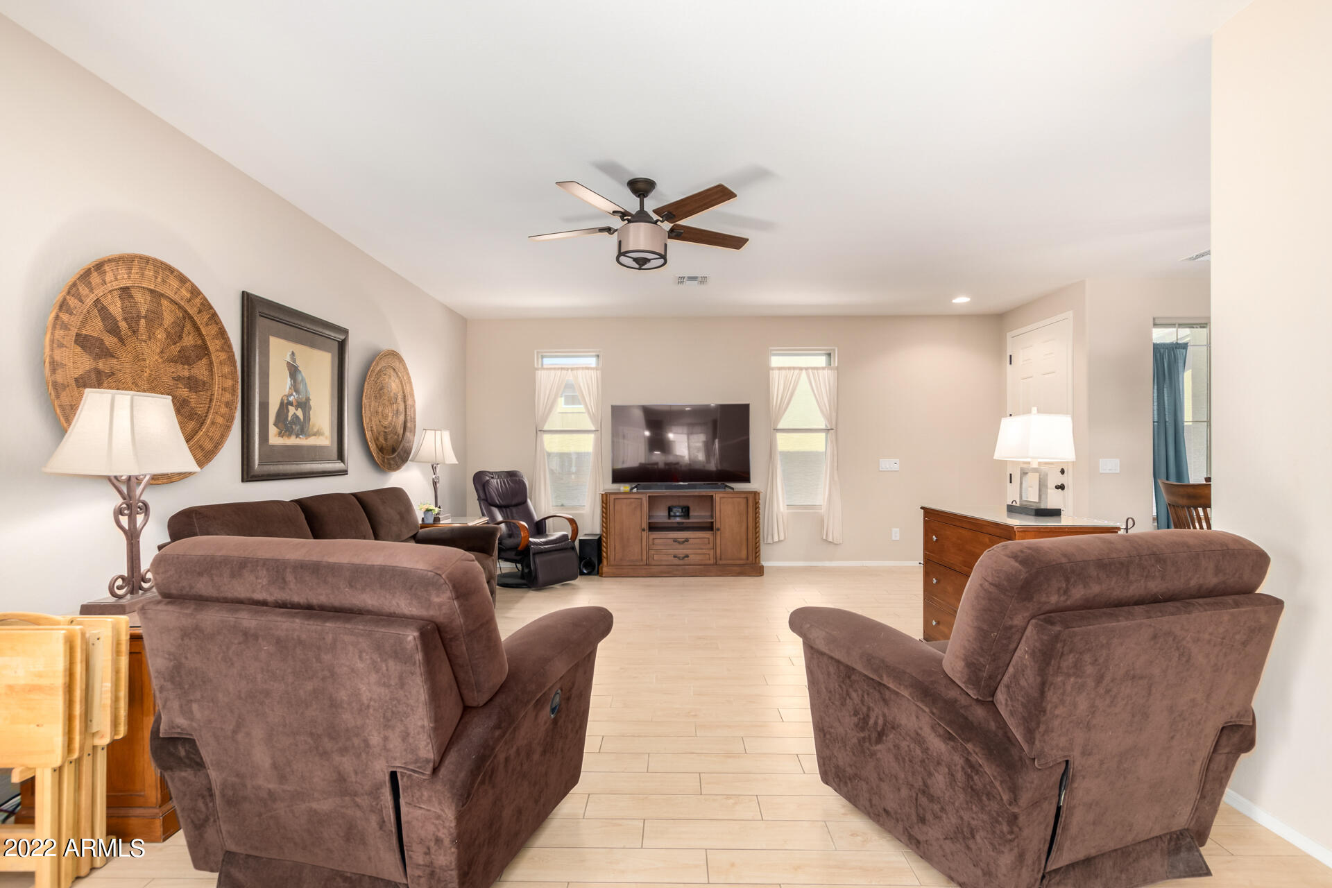 2131 East Phelps Road Phoenix, AZ 85022 - Photo 9 of 46 7