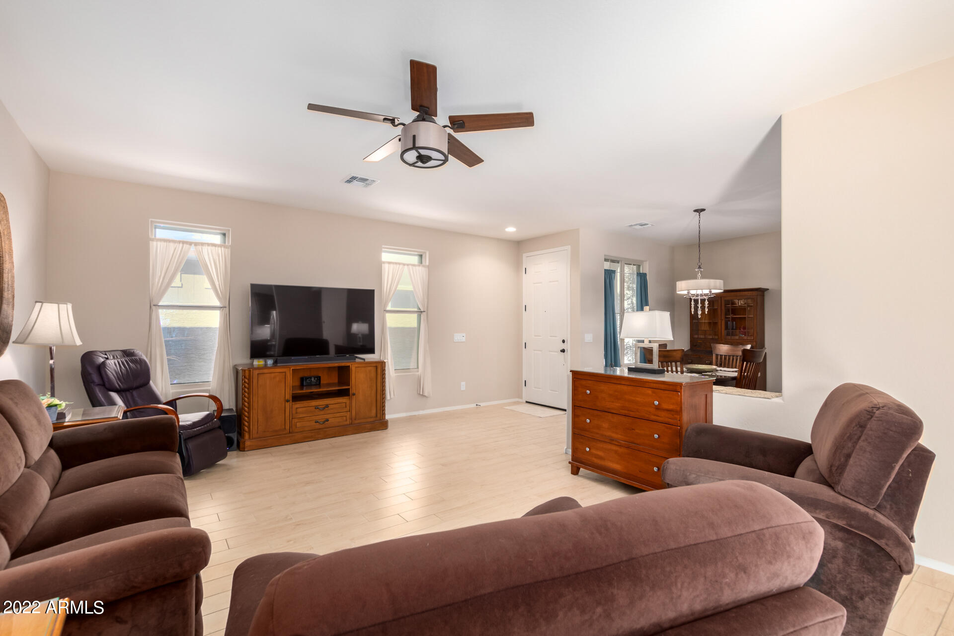 2131 East Phelps Road Phoenix, AZ 85022 - Photo 10 of 46 8