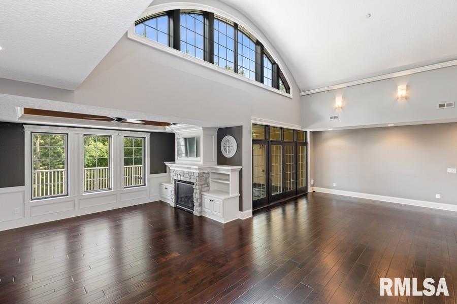 6211 Utica Ridge Road, Unit 203 Davenport, IA 52807 - Photo 2 of 44 Gallery Image 2