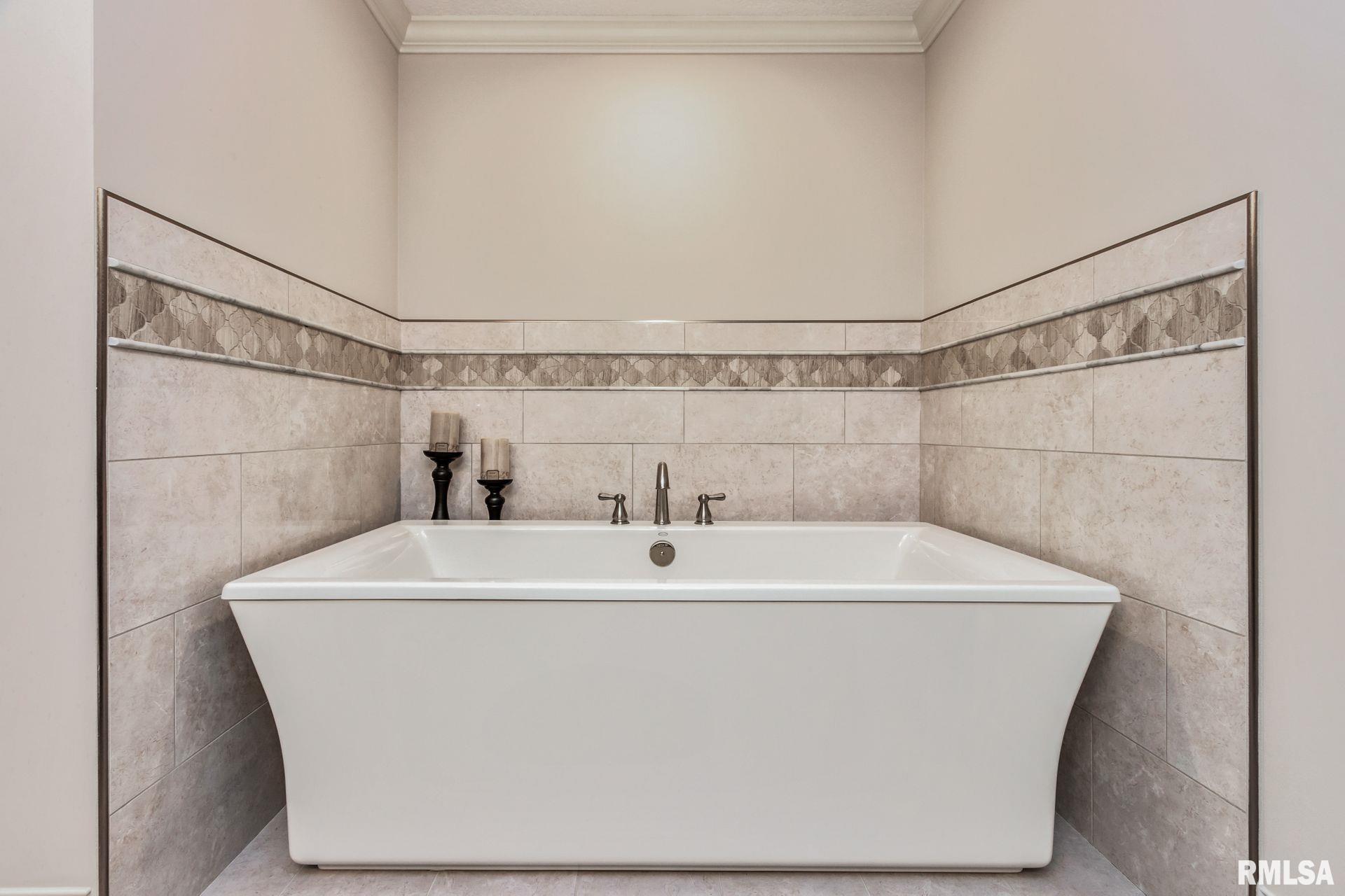 6211 Utica Ridge Road, Unit 203 Davenport, IA 52807 - Photo 22 of 44 Gallery Image 22