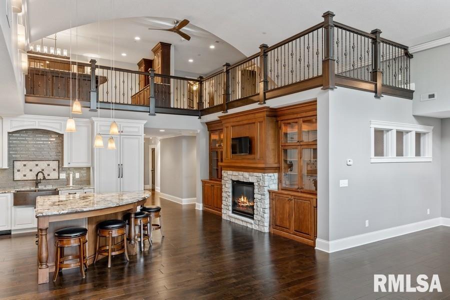 6211 Utica Ridge Road, Unit 203 Davenport, IA 52807 - Photo 4 of 44 Gallery Image 4