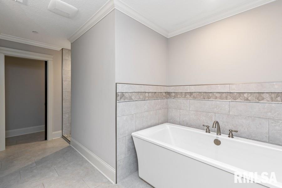 6211 Utica Ridge Road, Unit 203 Davenport, IA 52807 - Photo 37 of 44 Gallery Image 37