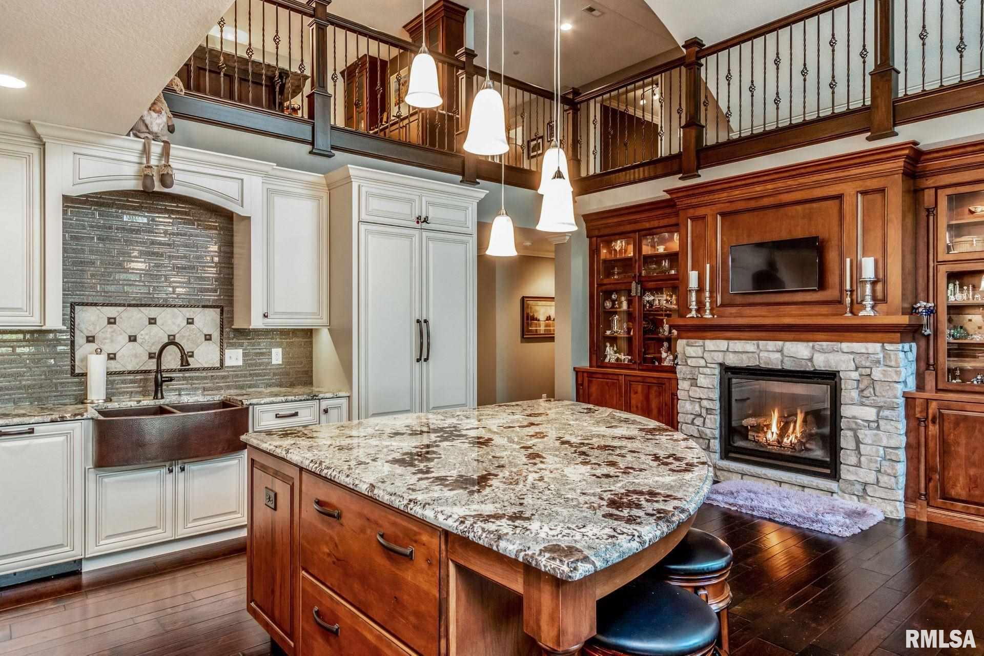 6211 Utica Ridge Road, Unit 203 Davenport, IA 52807 - Photo 9 of 44 Gallery Image 9