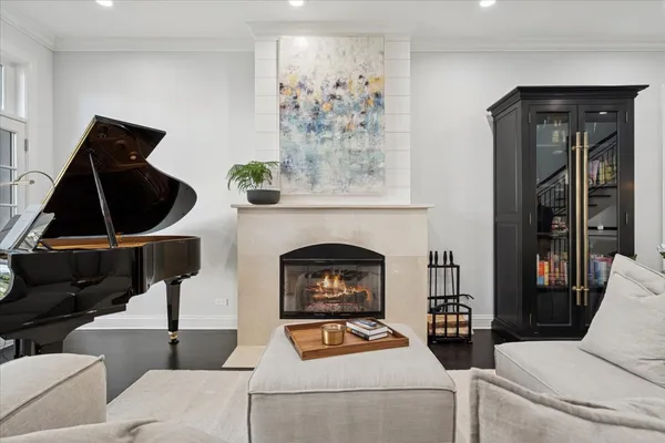 $2,150,000 | 1951 West Huron Street, Chicago, IL 60622