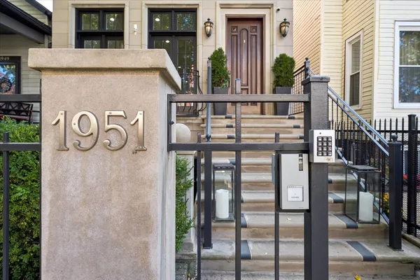 $2,150,000 | 1951 West Huron Street, Chicago, IL 60622