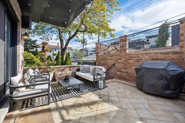 $1,899,000 | 1951 West Huron Street, Chicago, IL 60622
