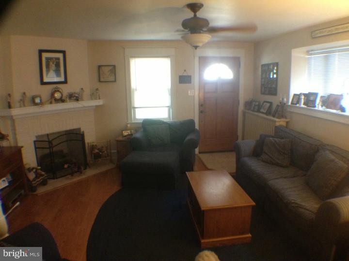 4036 Lasher Road Drexel Hill, PA 19026 - Photo 3 of 18 Living Room