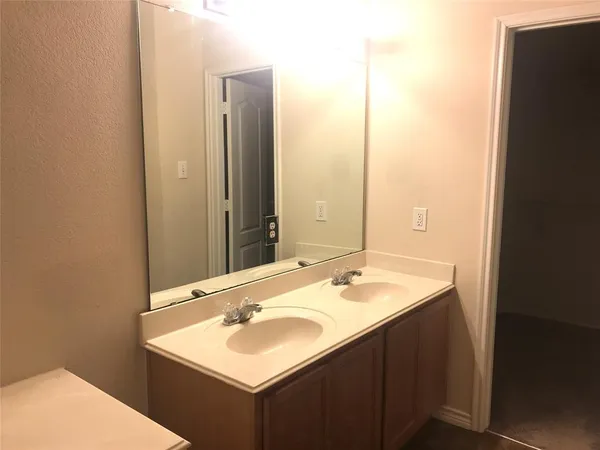 $2,200 | 492 Northbrook Avenue, Oak Point, TX 75068