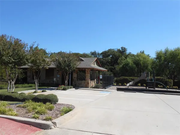 $2,200 | 492 Northbrook Avenue, Oak Point, TX 75068