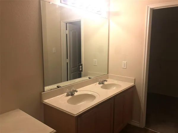 $2,200 | 492 Northbrook Avenue, Oak Point, TX 75068