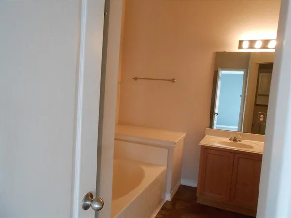 $2,200 | 492 Northbrook Avenue, Oak Point, TX 75068