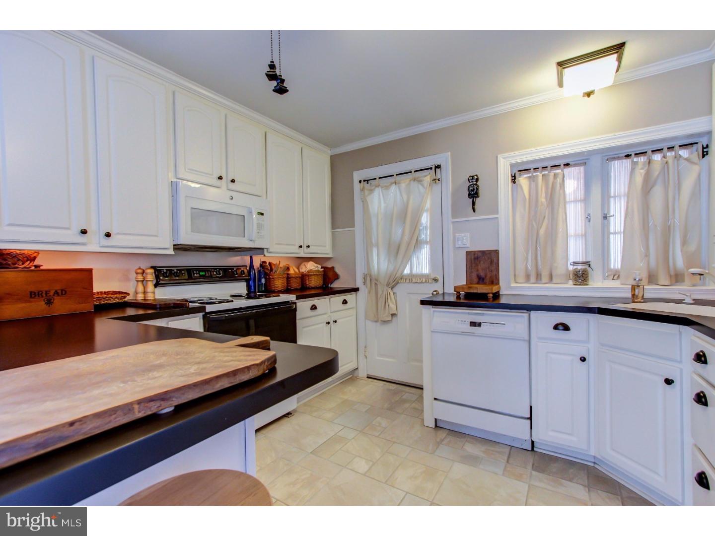 340 Grand View Road Pottstown, PA 19464 - Photo 9 of 23 Kitchen