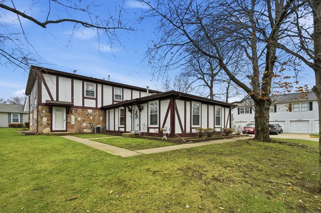 $198,000 | 311 Meadow Court, Vernon Hills, IL 60061