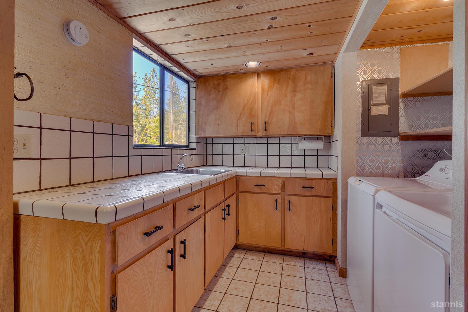 345 Granite Drive Stateline, NV 89449 - Photo 17 of 24 a kitchen that has a sink and a stove in it