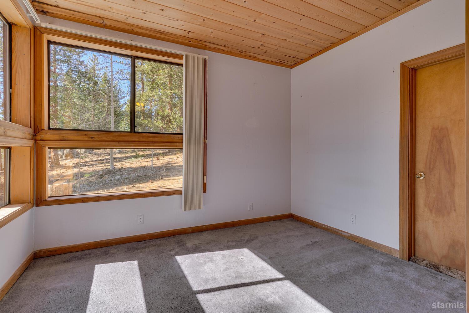 345 Granite Drive Stateline, NV 89449 - Photo 21 of 24 an empty room with windows