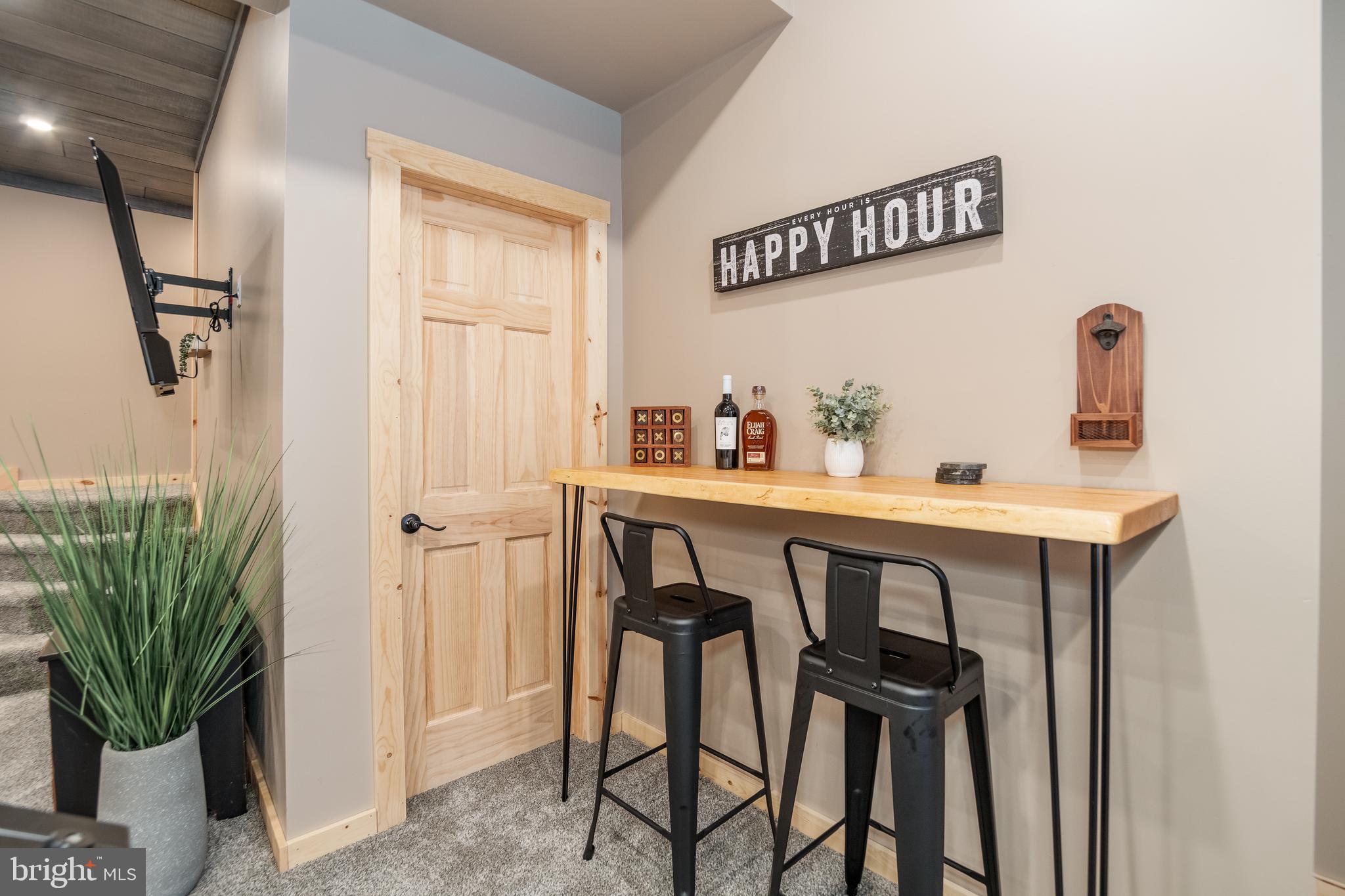 948 Legeer Road Grantsville, MD 21536 - Photo 70 of 94 Bar top table