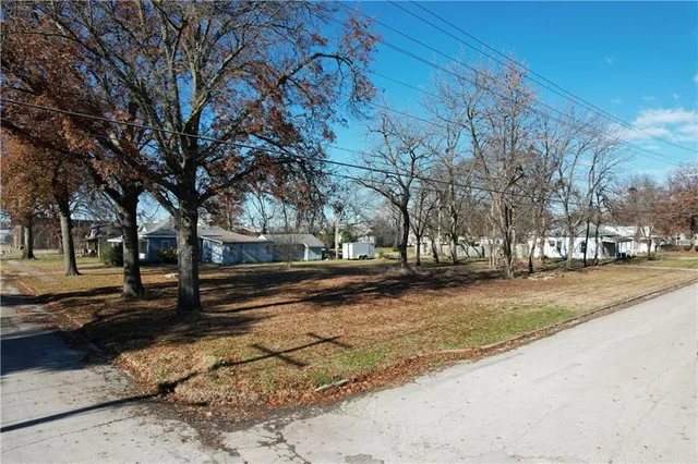 $10,000 | 1006 Illinois Street, Neodesha, KS 66757