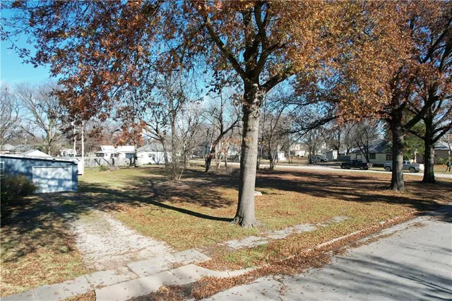 $10,000 | 1006 Illinois Street, Neodesha, KS 66757