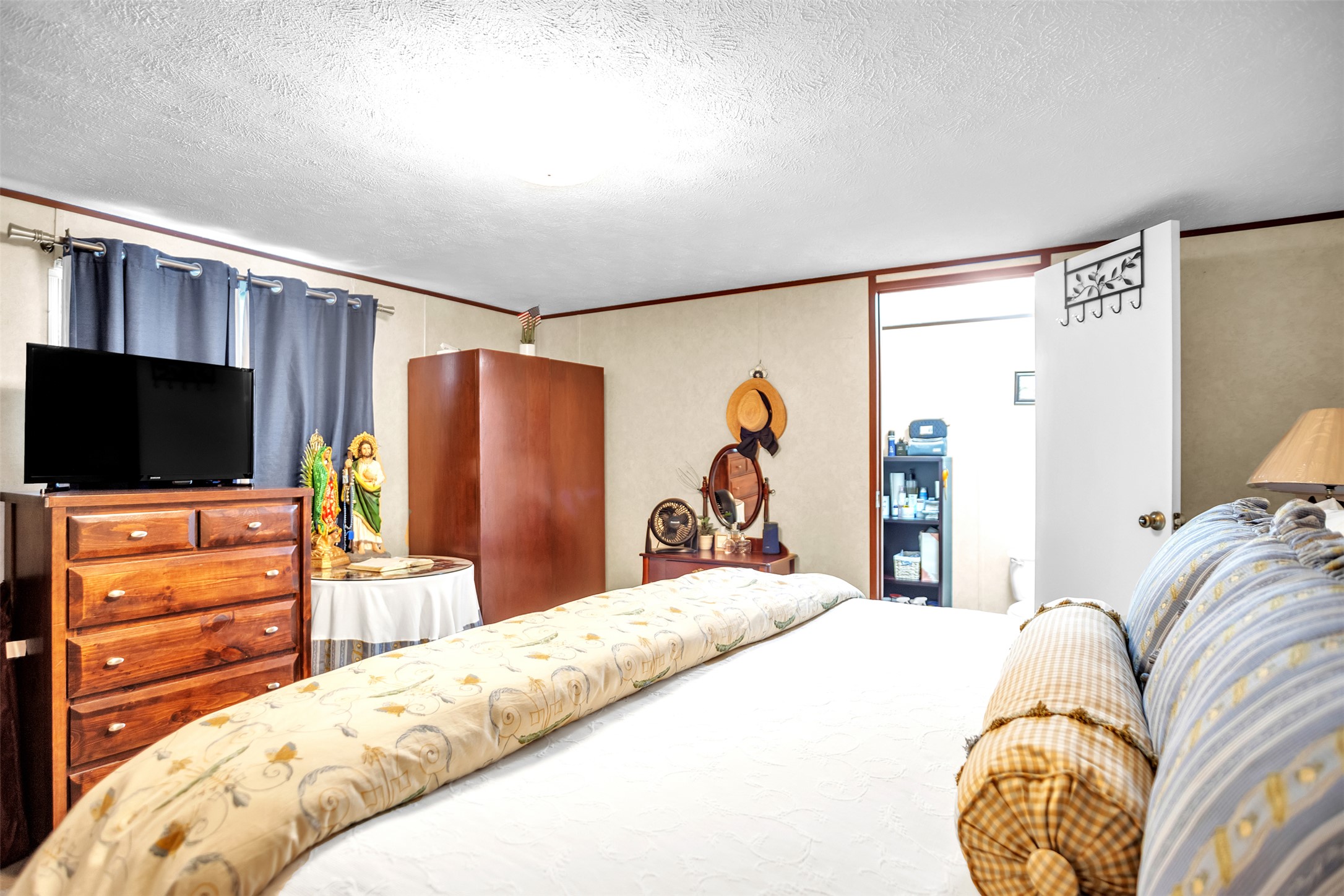 363 El Rey Drive Kyle, TX 78640 - Photo 17 of 40 Bedroom with a textured ceiling and crown molding