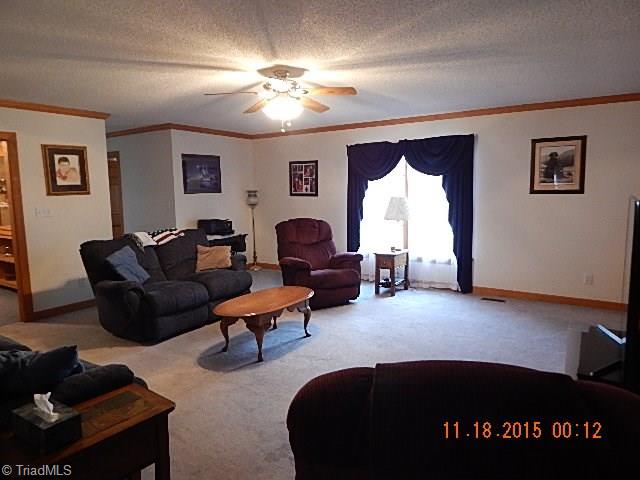 1077 Slate Road King, NC 27021 - Photo 8 of 30 Living room.