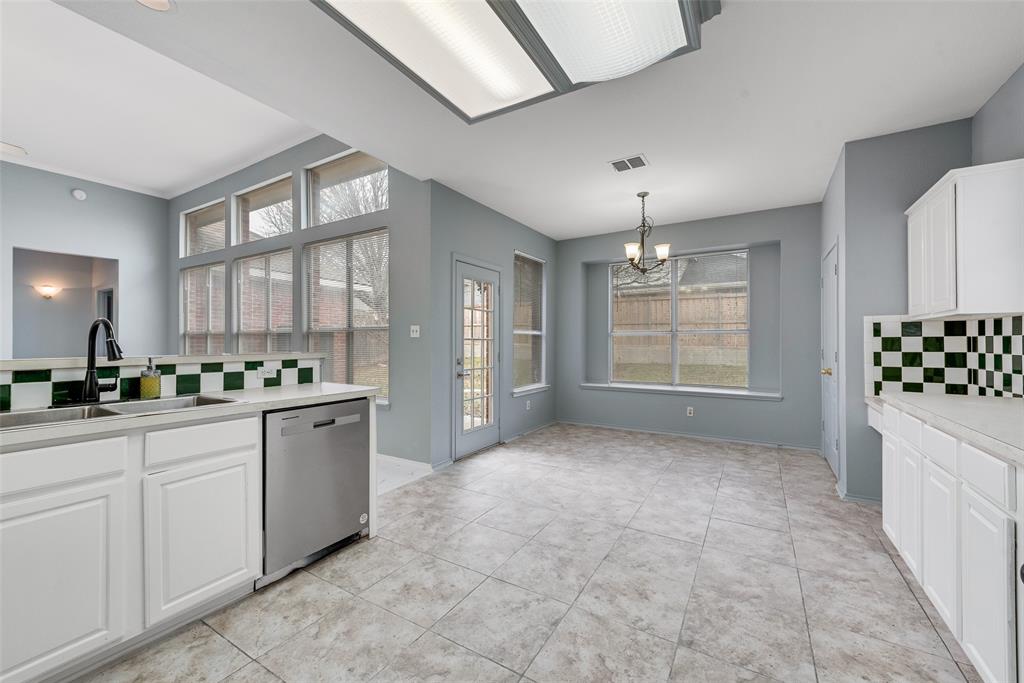 2830 Rochester Court Grand Prairie, TX 75052 - Photo 11 of 19