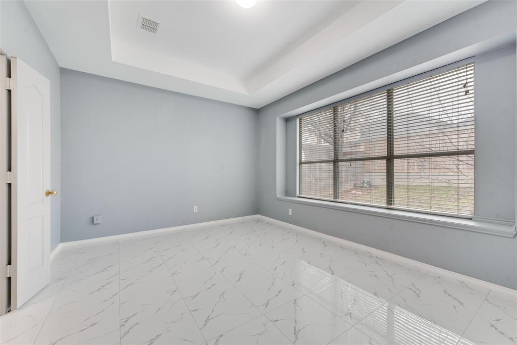 2830 Rochester Court Grand Prairie, TX 75052 - Photo 12 of 19