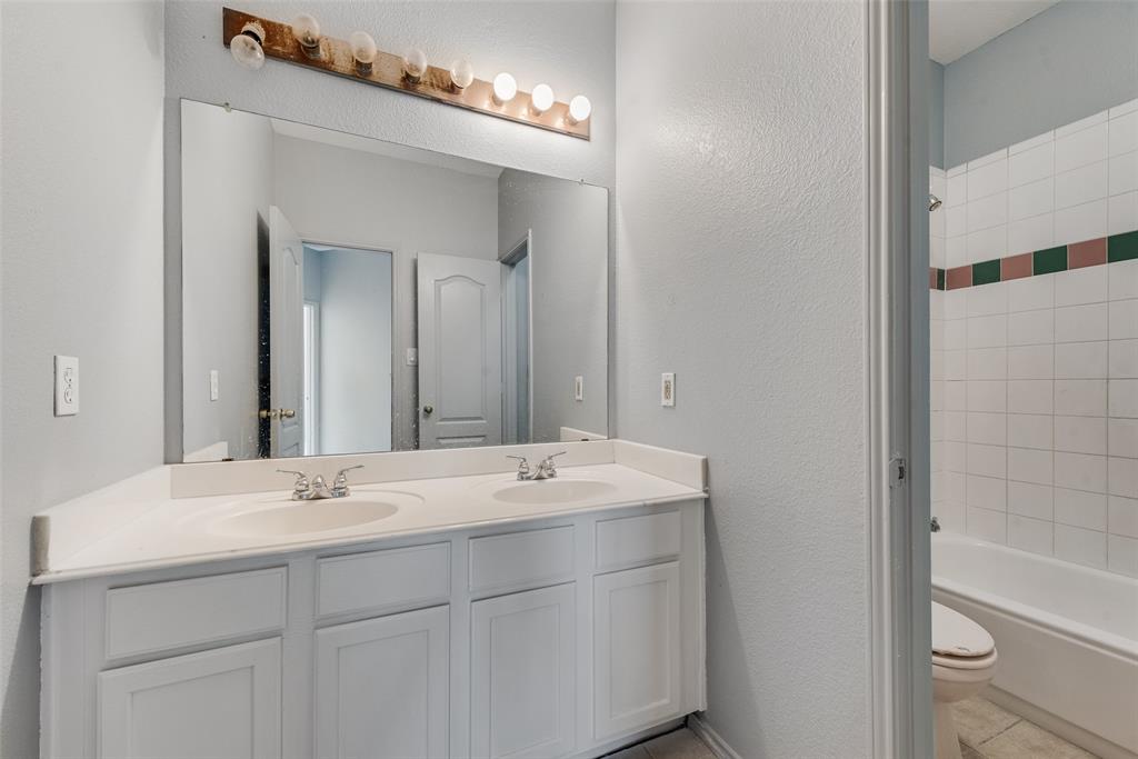 2830 Rochester Court Grand Prairie, TX 75052 - Photo 13 of 19