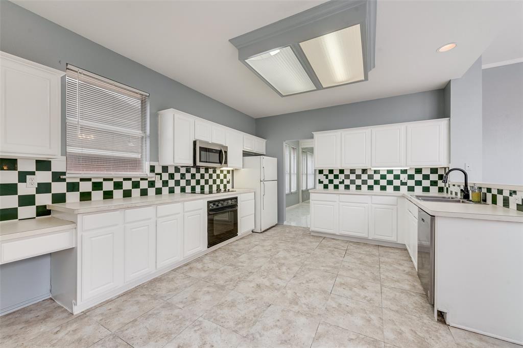 2830 Rochester Court Grand Prairie, TX 75052 - Photo 10 of 19