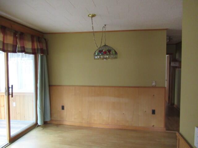9 Norris Street Searsport, ME 04974 - Photo 11 of 29 11b. Breakfast nook