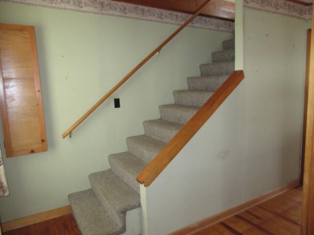 9 Norris Street Searsport, ME 04974 - Photo 22 of 29 18. Staircase