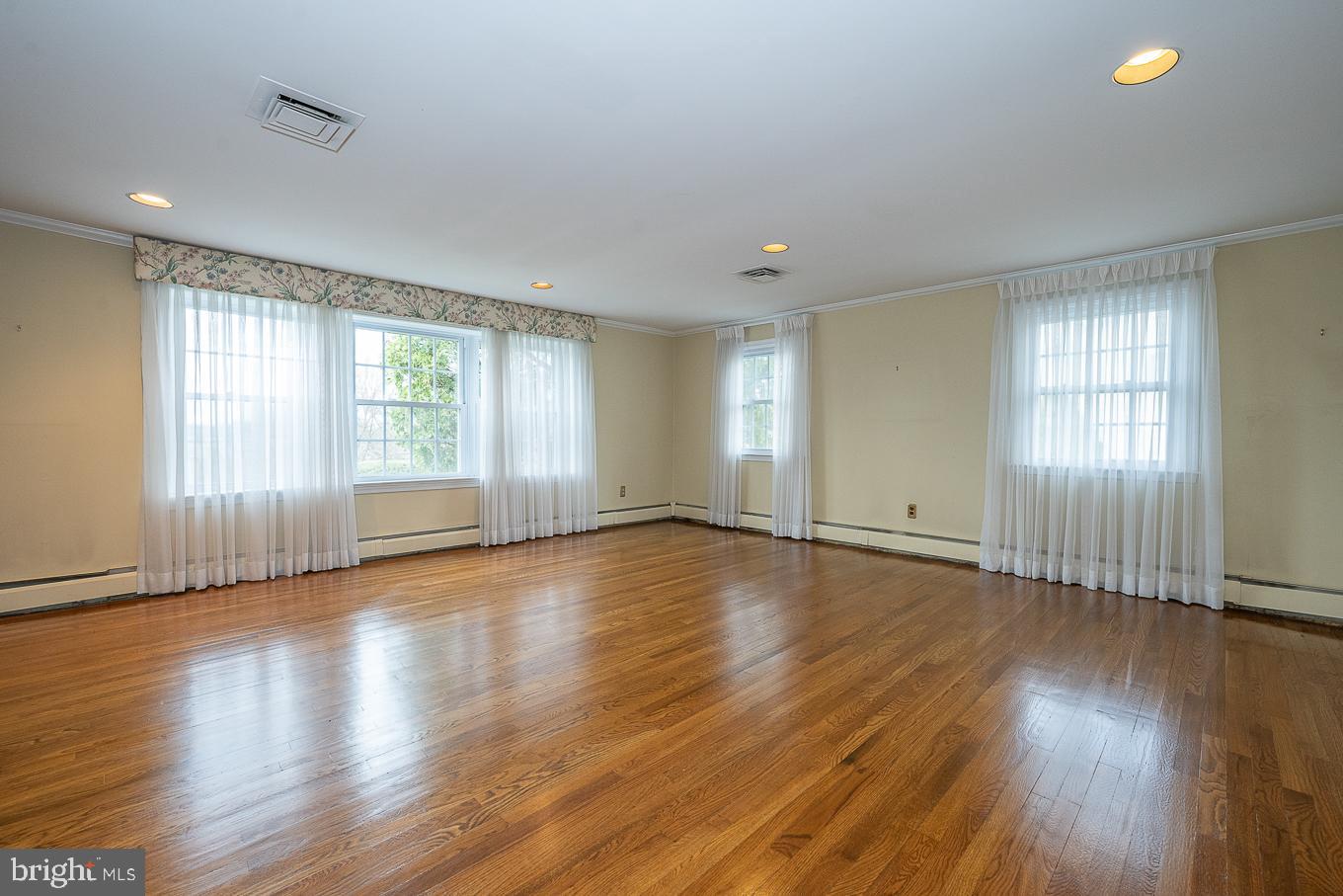 315 Saybrook Road Villanova, PA 19085 - Photo 12 of 79 Living Room