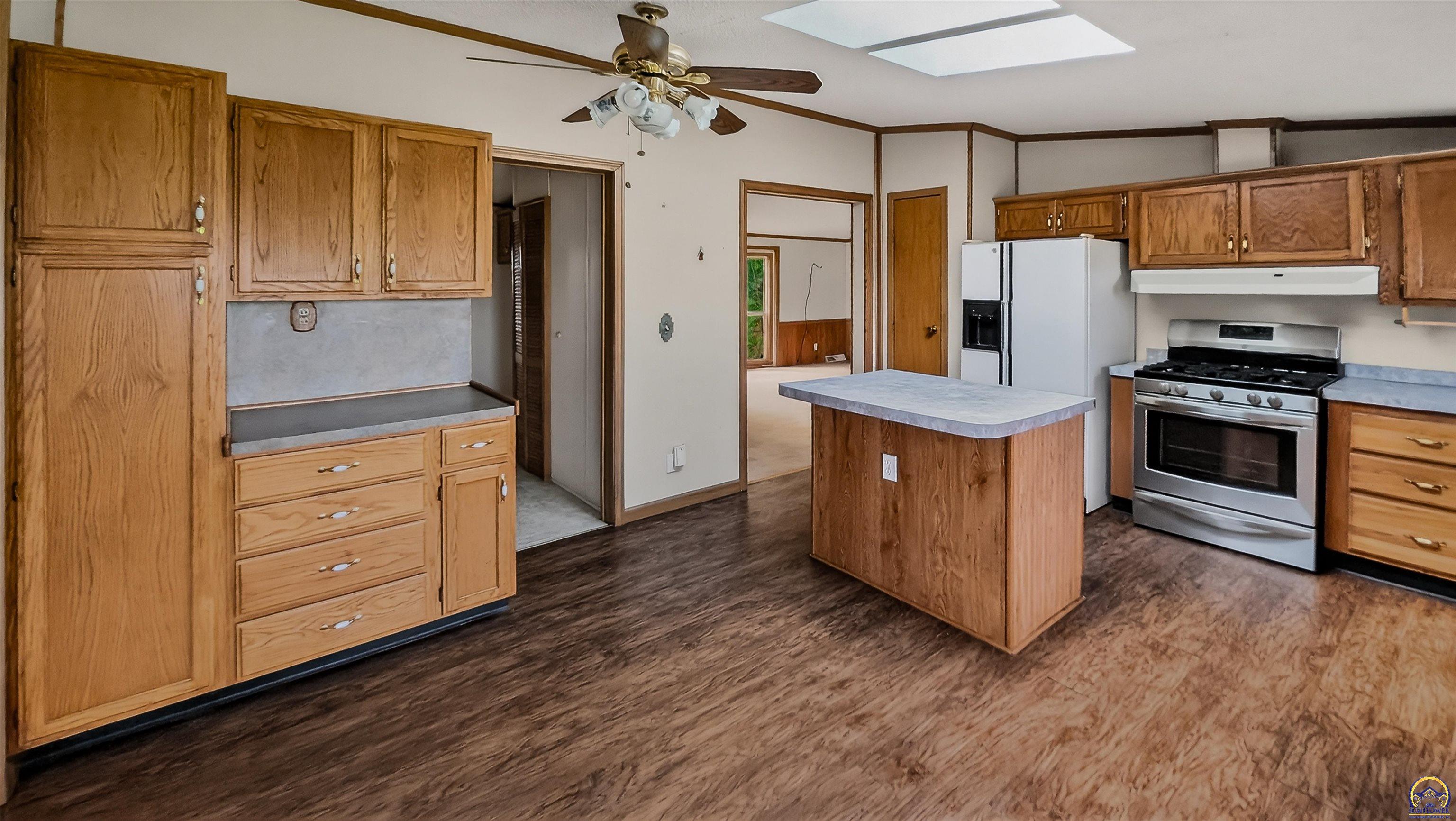 1602 Emmer Road Hartford, KS 66854 - Photo 2 of 34