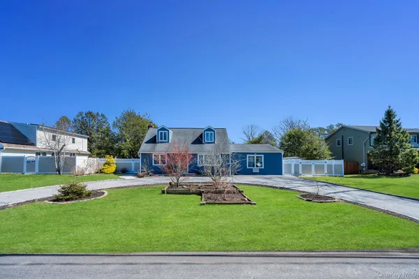 $899,990 | 1659 Lincoln Avenue, Bohemia, NY 11716